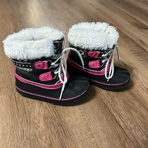 Kids size 6 snow boots